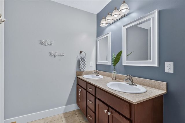 8669 Lilly Ridge Drive, Alto, MI 49302