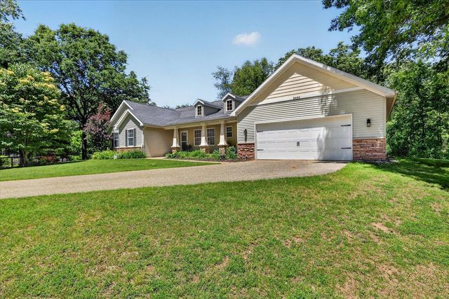 8669 Lilly Ridge Drive, Alto, MI 49302