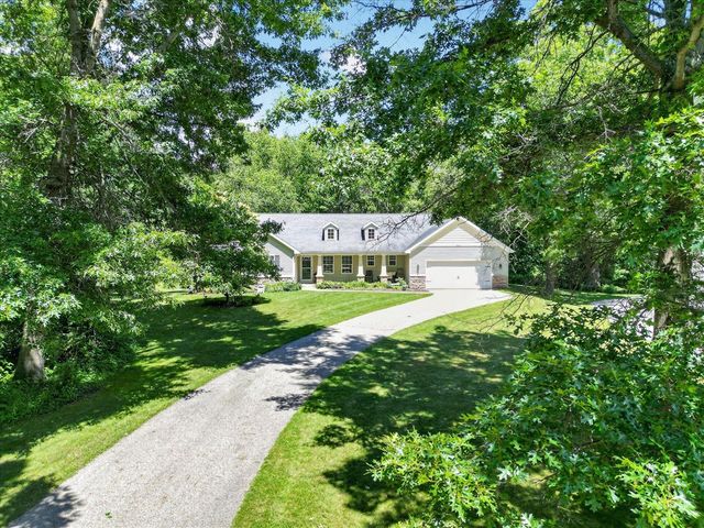 8669 Lilly Ridge Drive, Alto, MI 49302