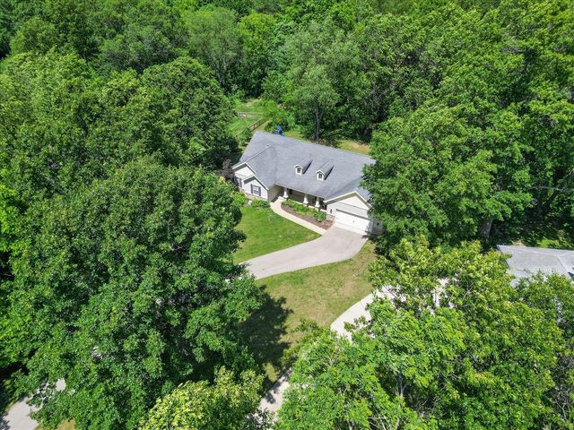8669 Lilly Ridge Drive, Alto, MI 49302
