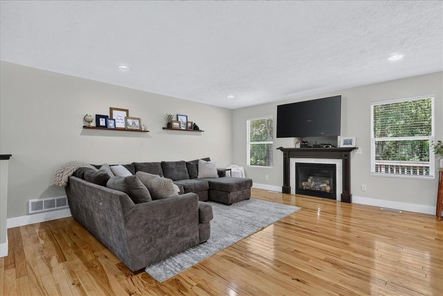 8669 Lilly Ridge Drive, Alto, MI 49302