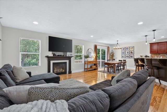 8669 Lilly Ridge Drive, Alto, MI 49302