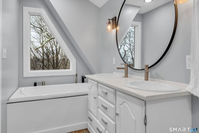 13 Fontaine Court, Norwich, CT 06380