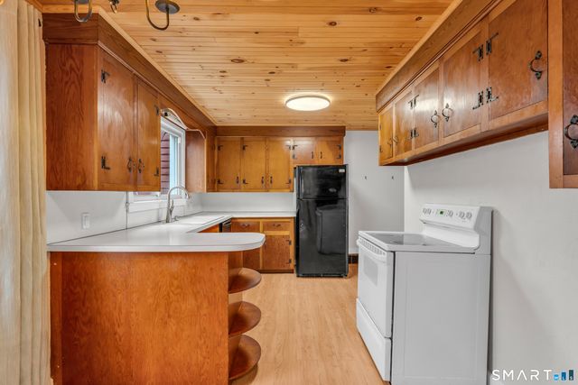 13 Fontaine Court, Norwich, CT 06380