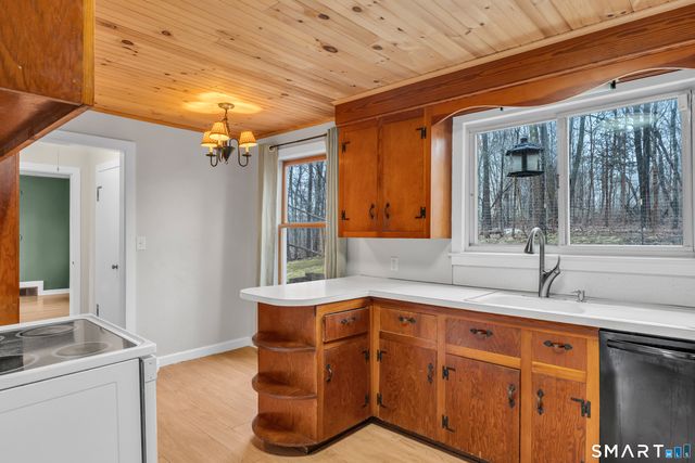 13 Fontaine Court, Norwich, CT 06380