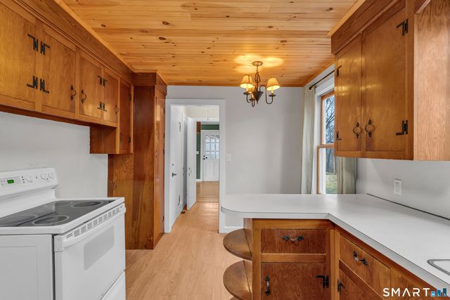 13 Fontaine Court, Norwich, CT 06380