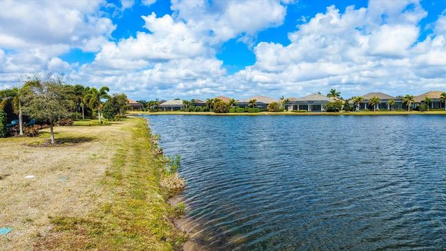 7036 WHITTLEBURY TRAIL, Bradenton, FL 34202