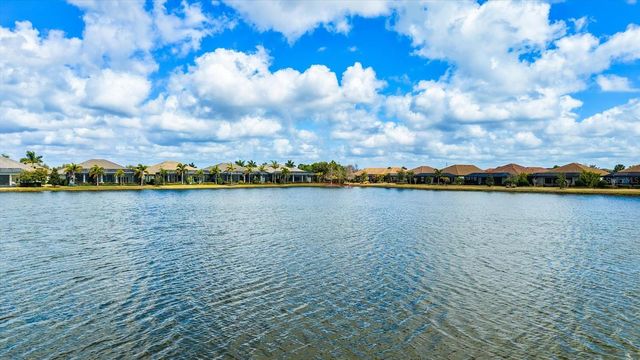 7036 WHITTLEBURY TRAIL, Bradenton, FL 34202