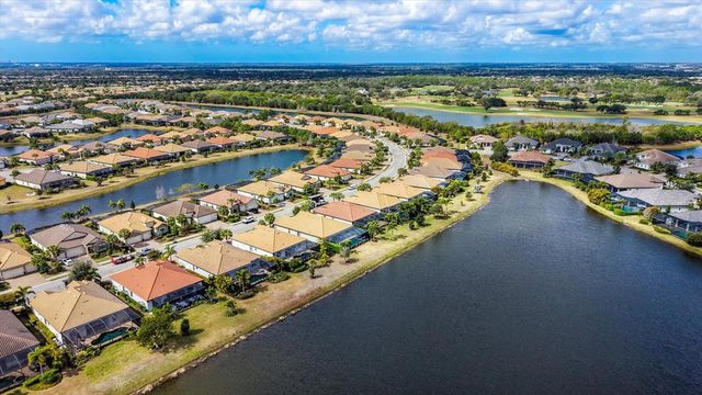 7036 WHITTLEBURY TRAIL, Bradenton, FL 34202