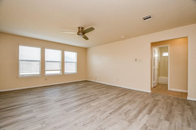 10439 Lauren Creek Drive, Baytown, TX 77523