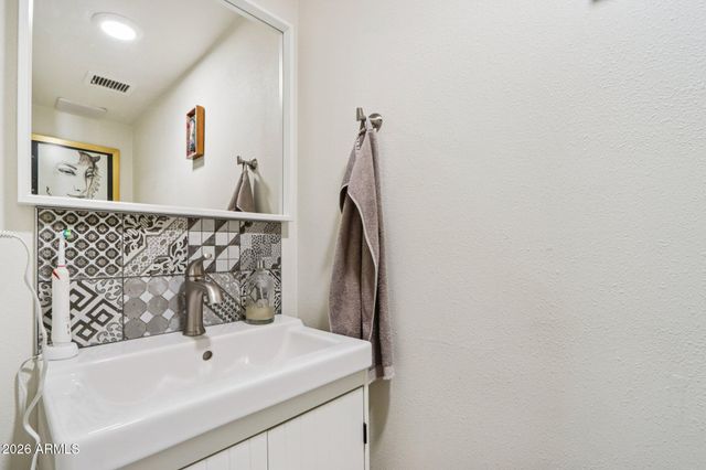 10049 N 25TH Place, Phoenix, AZ 85028