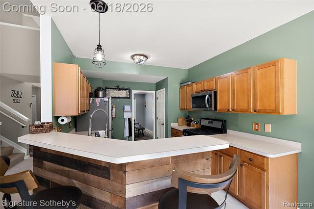 997 River Rock Drive, Holly, MI 48442