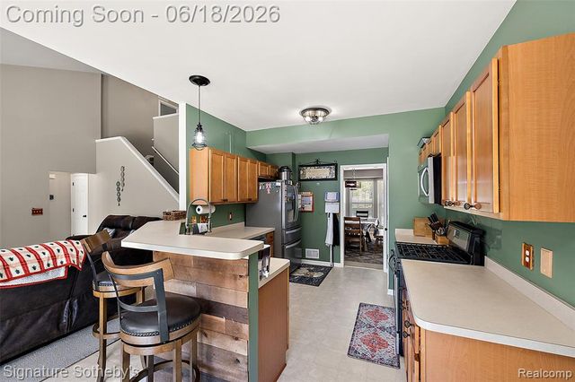 997 River Rock Drive, Holly, MI 48442