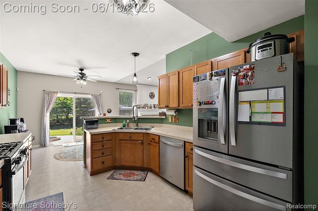 997 River Rock Drive, Holly, MI 48442
