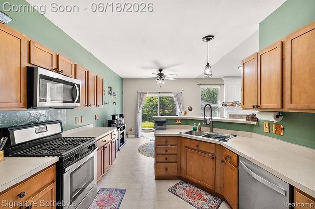 997 River Rock Drive, Holly, MI 48442