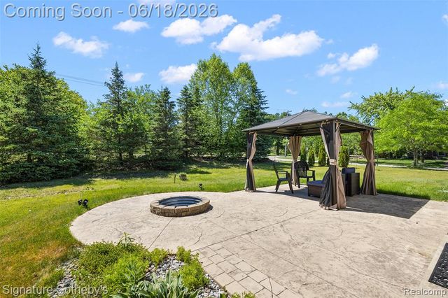 997 River Rock Drive, Holly, MI 48442