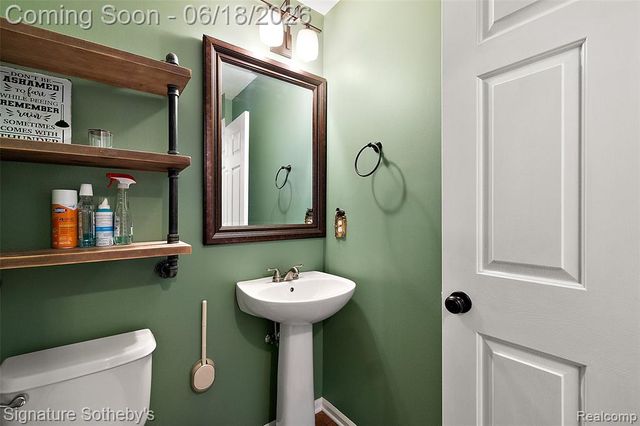997 River Rock Drive, Holly, MI 48442
