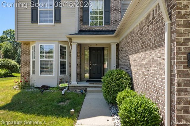 997 River Rock Drive, Holly, MI 48442