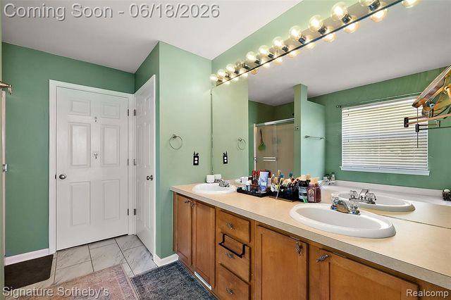 997 River Rock Drive, Holly, MI 48442