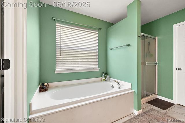 997 River Rock Drive, Holly, MI 48442