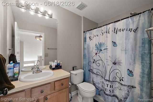997 River Rock Drive, Holly, MI 48442