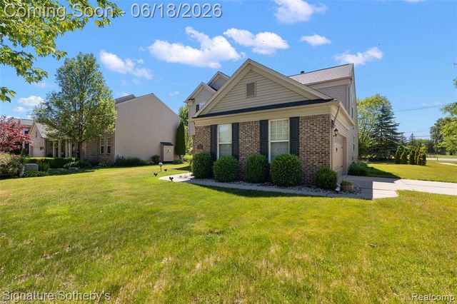 997 River Rock Drive, Holly, MI 48442