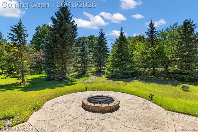 997 River Rock Drive, Holly, MI 48442