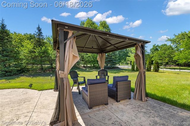 997 River Rock Drive, Holly, MI 48442