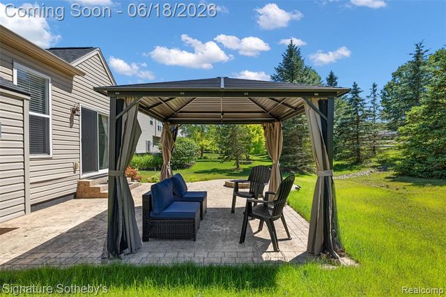 997 River Rock Drive, Holly, MI 48442