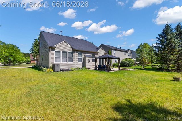 997 River Rock Drive, Holly, MI 48442