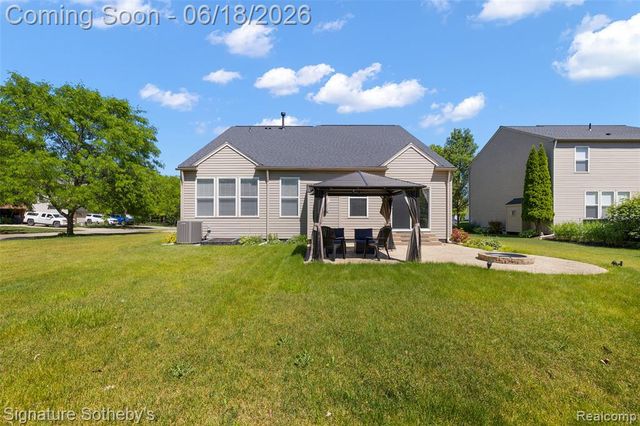 997 River Rock Drive, Holly, MI 48442