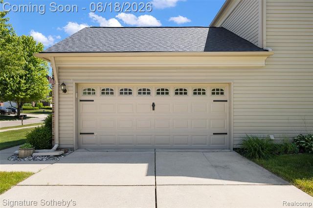 997 River Rock Drive, Holly, MI 48442