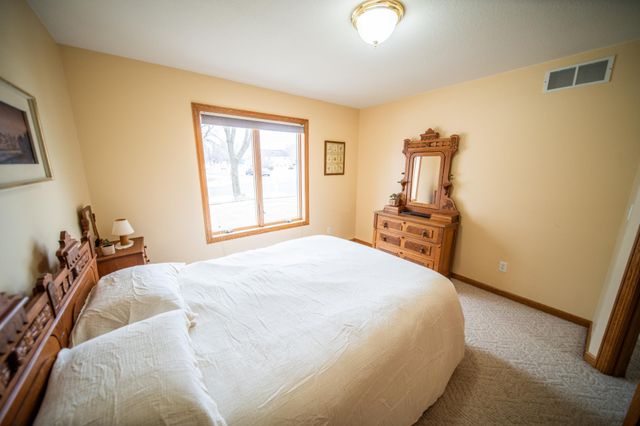 3721 Arbor Dr NW, Rochester, MN 55901