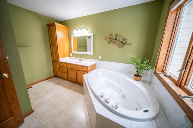 3721 Arbor Dr NW, Rochester, MN 55901