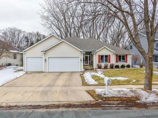 3721 Arbor Dr NW, Rochester, MN 55901