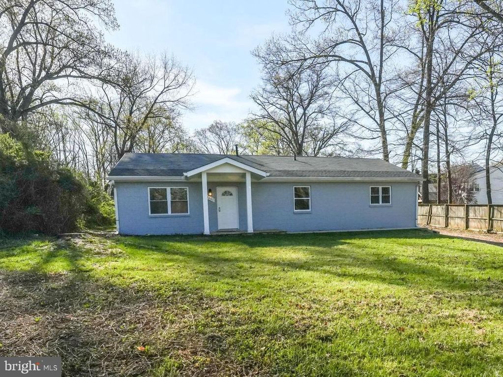 8665 CENTER RD, Springfield, VA 22152