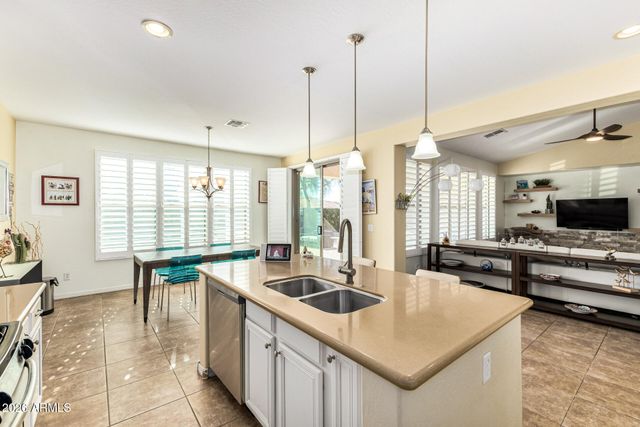 2407 W MAYA Way, Phoenix, AZ 85085