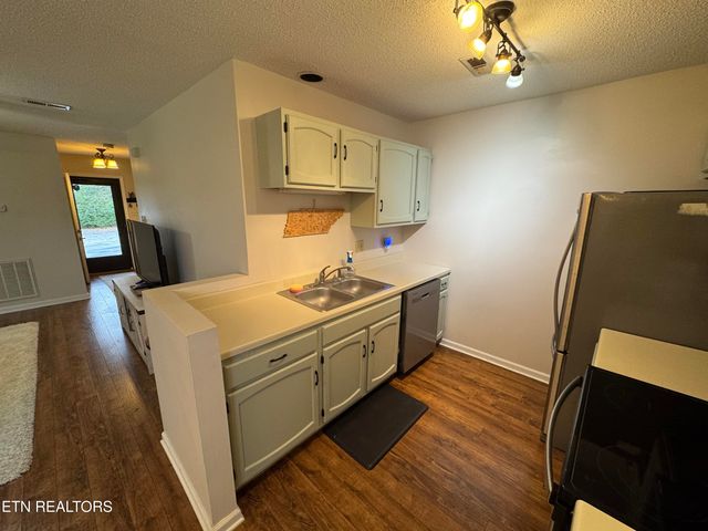 9001 Fountain Brook Lane, Knoxville, TN 37923