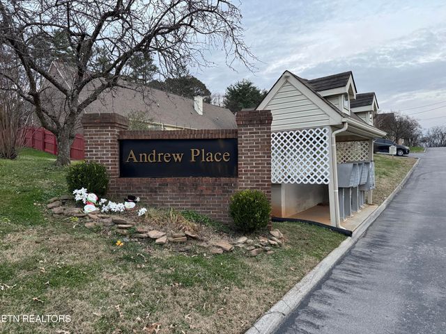 9001 Fountain Brook Lane, Knoxville, TN 37923