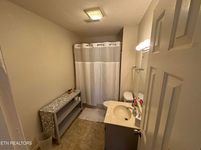 9001 Fountain Brook Lane, Knoxville, TN 37923