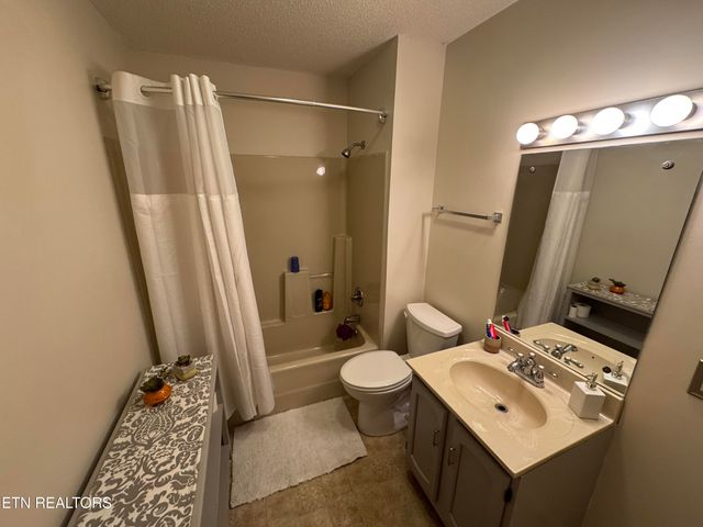 9001 Fountain Brook Lane, Knoxville, TN 37923