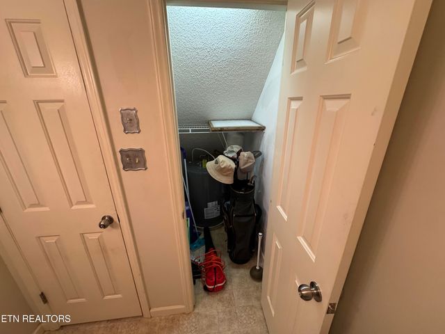 9001 Fountain Brook Lane, Knoxville, TN 37923