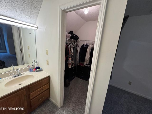 9001 Fountain Brook Lane, Knoxville, TN 37923