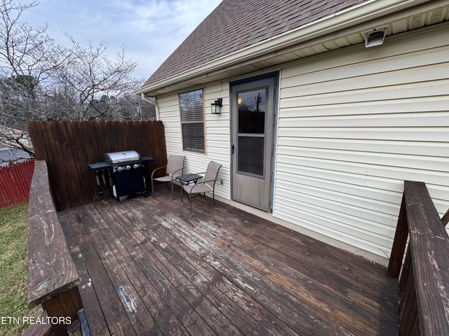 9001 Fountain Brook Lane, Knoxville, TN 37923