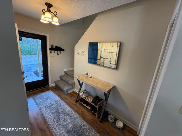 9001 Fountain Brook Lane, Knoxville, TN 37923