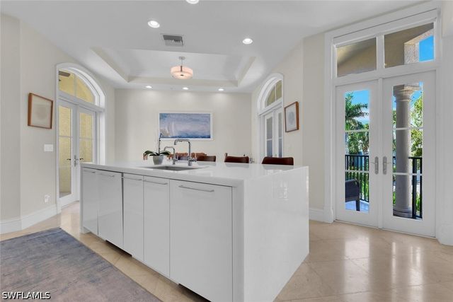 684 10th AVE S D1, Naples, FL 34102