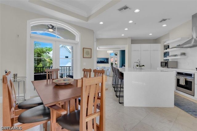 684 10th AVE S D1, Naples, FL 34102