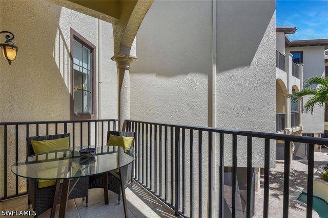 684 10th AVE S D1, Naples, FL 34102