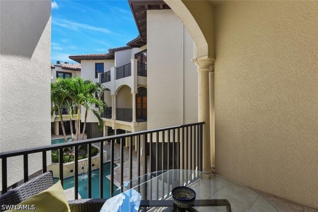 684 10th AVE S D1, Naples, FL 34102