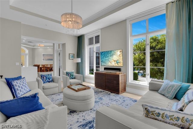 684 10th AVE S D1, Naples, FL 34102